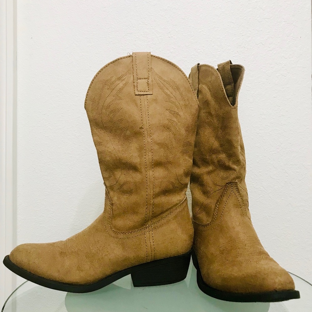 Women’s Rampage Tan Cowboy Boots Sz 8 M